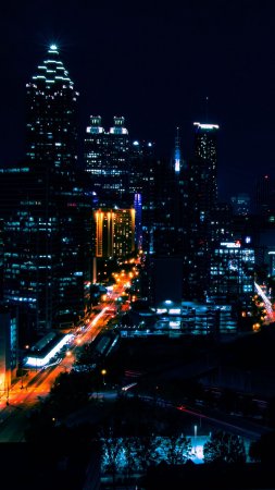 В огнях ночного города скачать фон 2160 x 3840