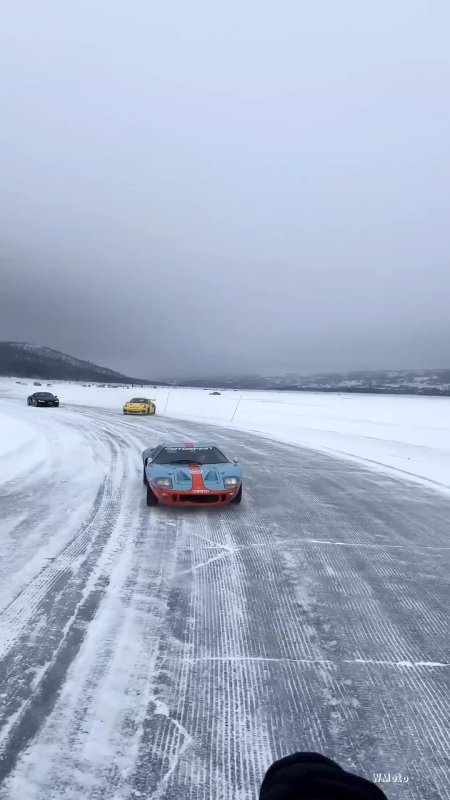Ford gt in snow