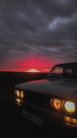 Машина на закате