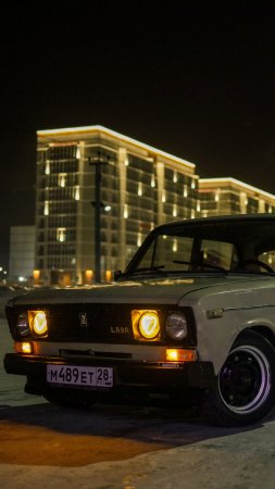 Белая ваз