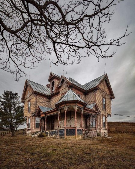 Victorian house abandoned