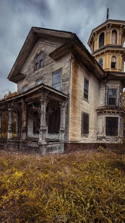 Abandon house