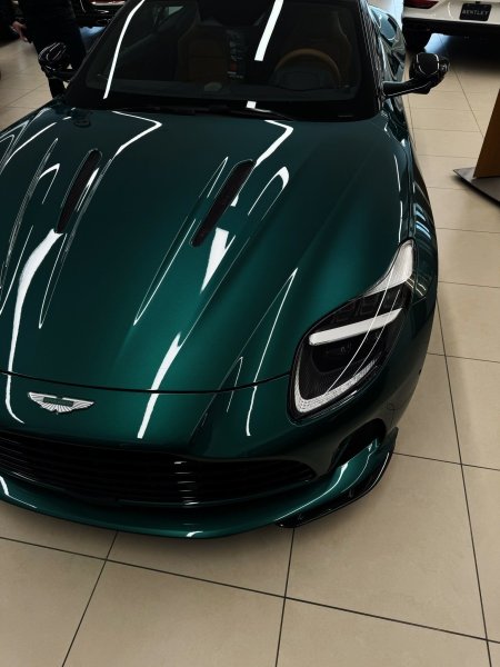 Aston martin dbs superleggera green