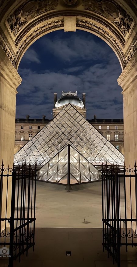 The louvre museum in paris