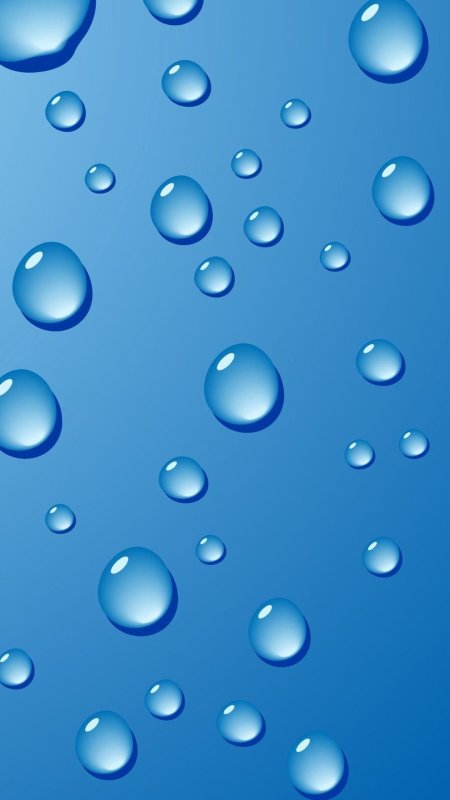 Капли воды на голубом фоне