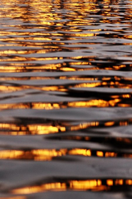 Вода река