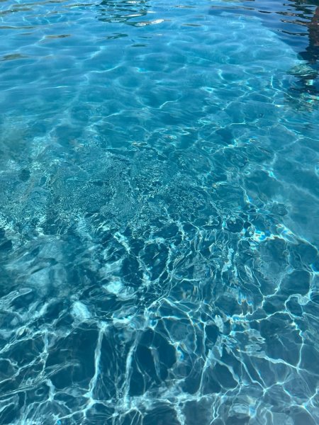 Вода голубая