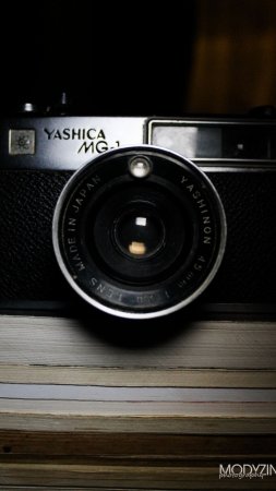 Пленочный фотоаппарат yashica скачать фон 1080 x 1920