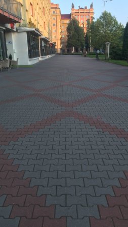 Брусчатка тротуарная ремстрой скачать фон 1424 x 2532