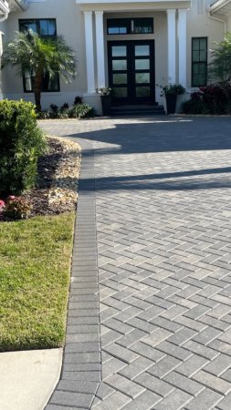 Paving stone driveway скачать фон 720 x 1280