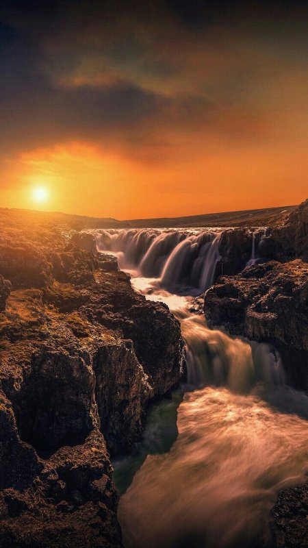Водопад на закате