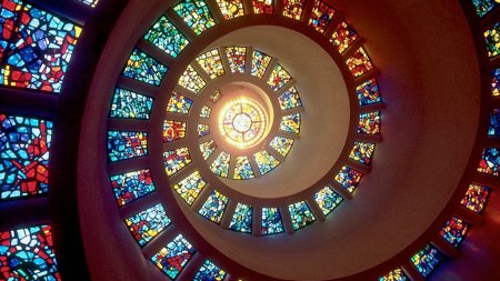 Stained glass window скачать фон 2560 x 1440