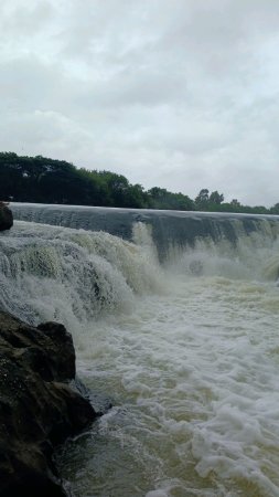 Красивый водопад