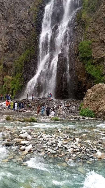 Зонтичный водопад пакистан