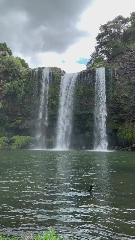 Красивый водопад