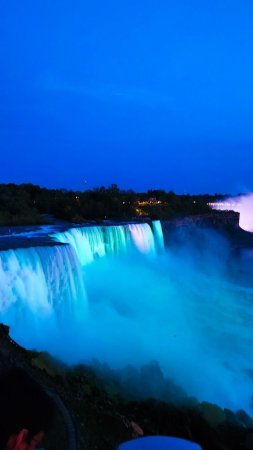 Ниагарский водопад ночью
