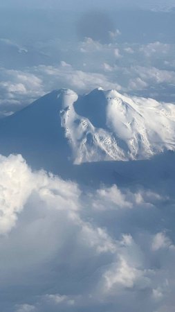 Гора эльбрус с самолета скачать фон 720 x 1280