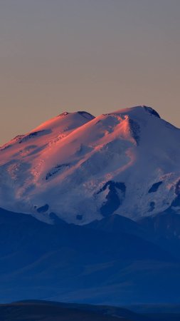 Горы кавказа эльбрус скачать фон 1424 x 2532