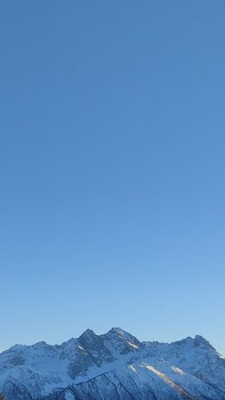 Небо горы скачать фон 1424 x 2532