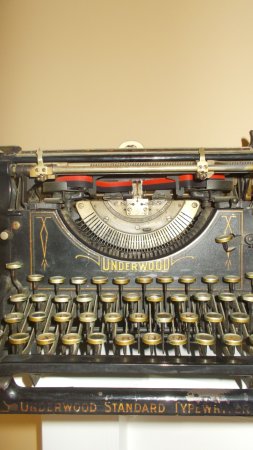 Underwood typewriter скачать фон 1424 x 2532