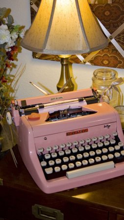 An old fashioned pink typewriter скачать фон 1080 x 1920