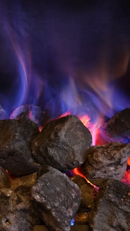 Coal fire скачать фон 2160 x 3840