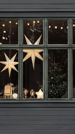 Christmas window decorations скачать фон 2160 x 3840