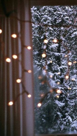 Гирлянда на окно скачать фон 720 x 1280