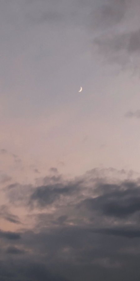 Месяц на небе скачать фон 1000 x 2000