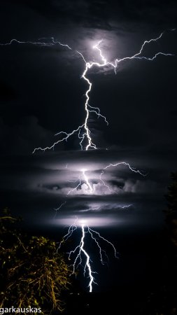 Гроза молнии скачать фон 1424 x 2532