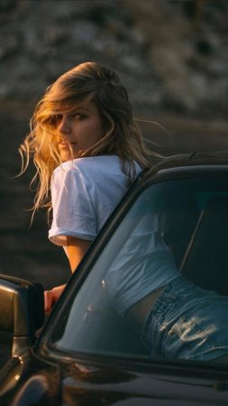 Фотосессия с автомобилем для девушек