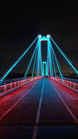 Вантовый мост красноярск ночью скачать фон 1424 x 2532