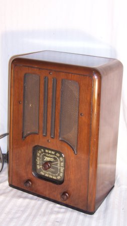 Antique radio скачать фон 2160 x 3840