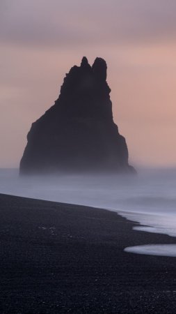 Black sand beach скачать фон 720 x 1280