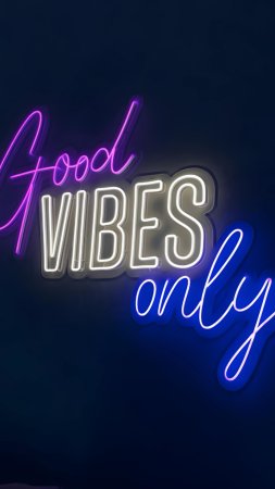 Неоновая вывеска good vibes only