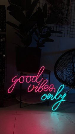 Good vibes only neon