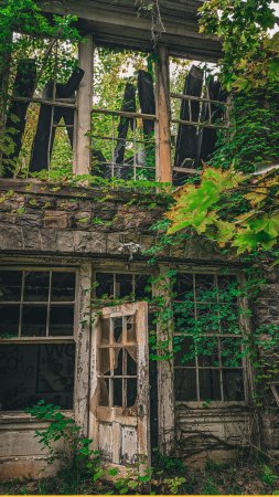 Abandoned place скачать фон 2160 x 3840