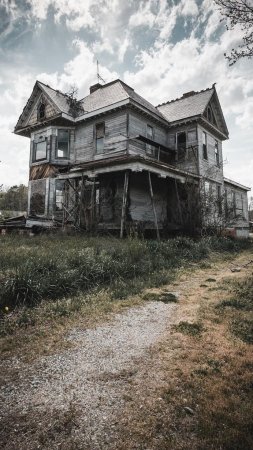 Victorian house abandoned скачать фон 1080 x 1920