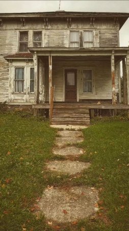 Old farm house скачать фон 1080 x 1920