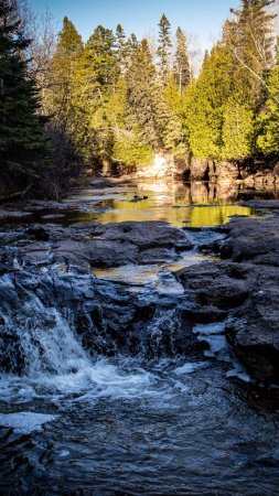 Gooseberry falls state park скачать фон 720 x 1280