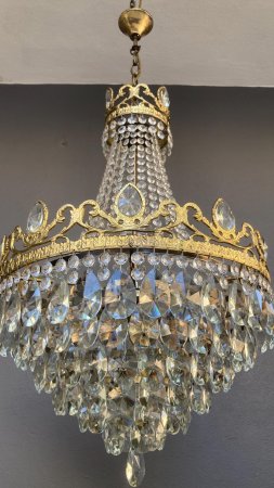 Large empire waterfall antique french vintage crystal chandelier lamp скачать фон 1424 x 2532