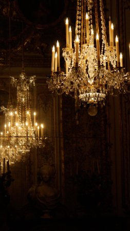 Люстры в версальском дворце скачать фон 2160 x 3840