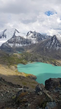 Озеро ала куль кыргызстан скачать фон 720 x 1280