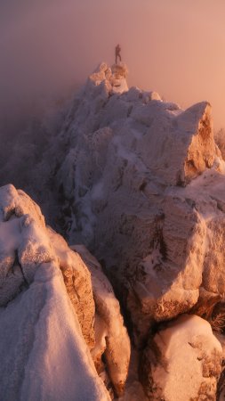 Таганай зимой скачать фон 2160 x 3840