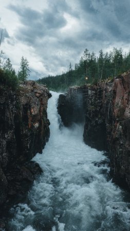 Тальниковый водопад плато путорана скачать фон 1424 x 2532