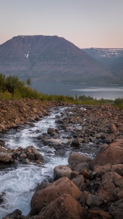 Река собь полярный урал скачать фон 1424 x 2532