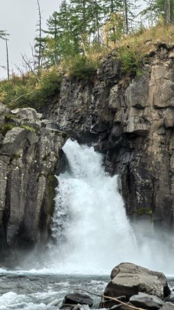 Водопады плато путорана скачать фон 1080 x 1920