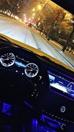 За рулем мерседеса