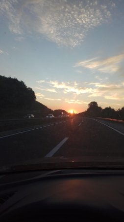 Вид из машины на дорогу