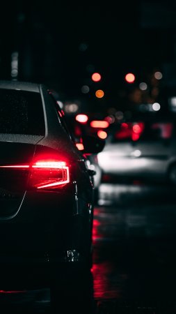 Фары машины в темноте
